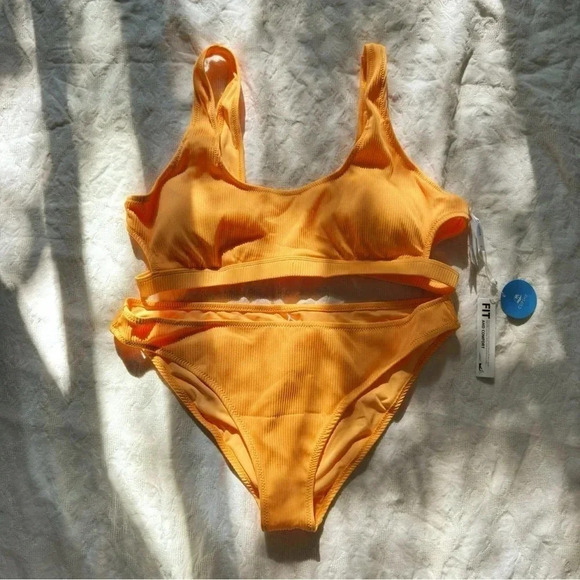 CUPSHE ribbed  cutout bikini set - Picture 4 of 12